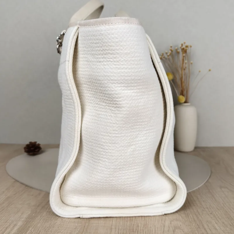 Chanel Shoulder Bag White 38 × 19 × 29.5 cm — detail view 2 of 15