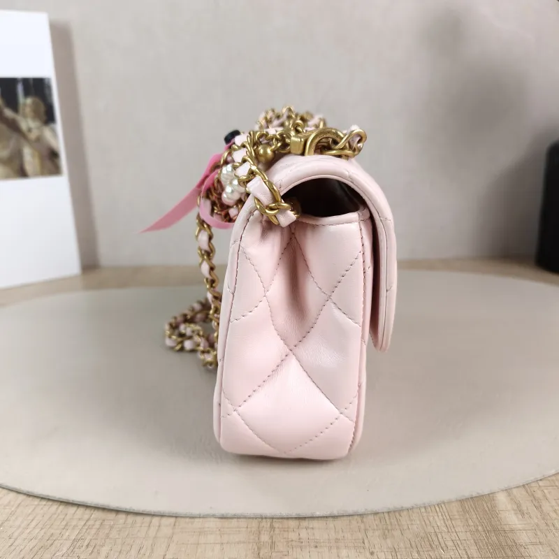 Chanel Crossbody Bag 24a Pearl Pink Lambskin Mini 19 × 7 × 13 cm — detail view 2 of 11