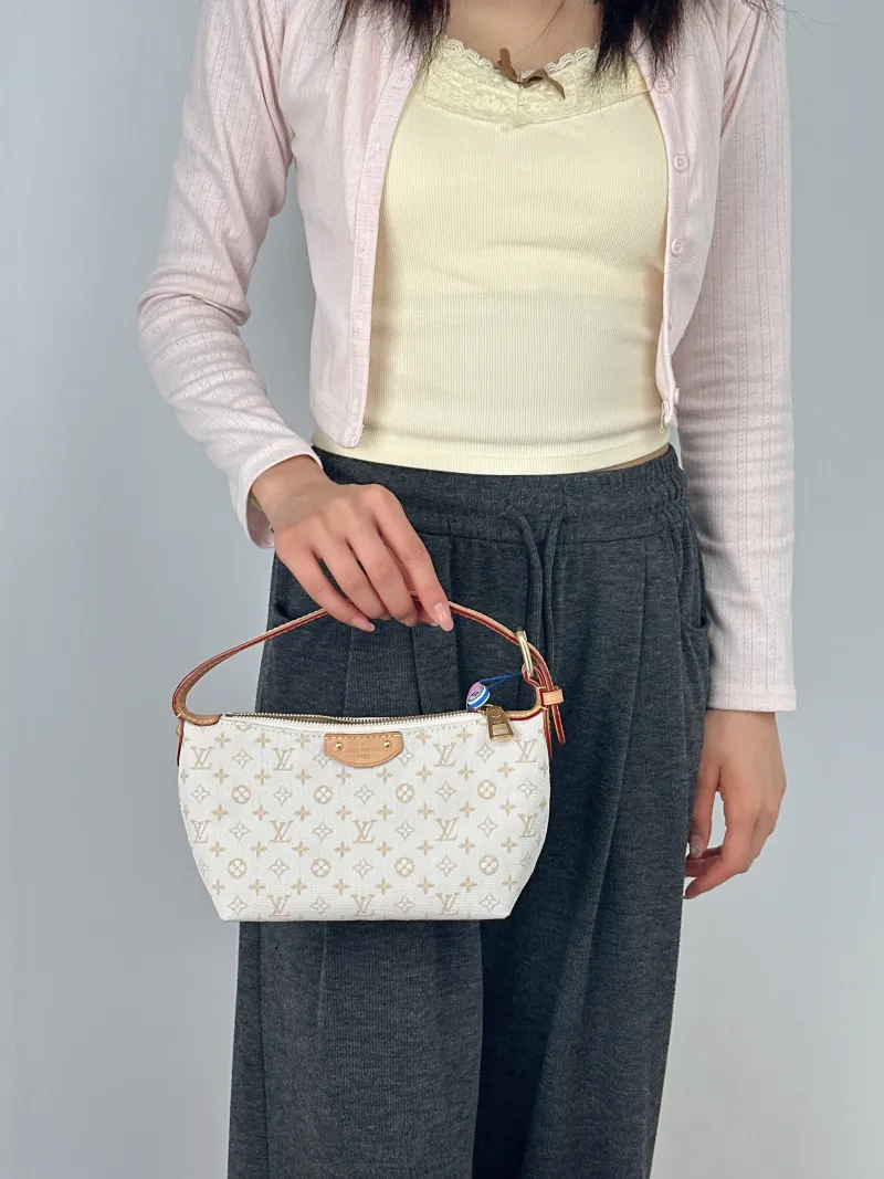 Louis Vuitton Shoulder Bag Pochette Hills White Canvas One Size18.5 × 6.5 × 11 cm — on-model view 2 of 2