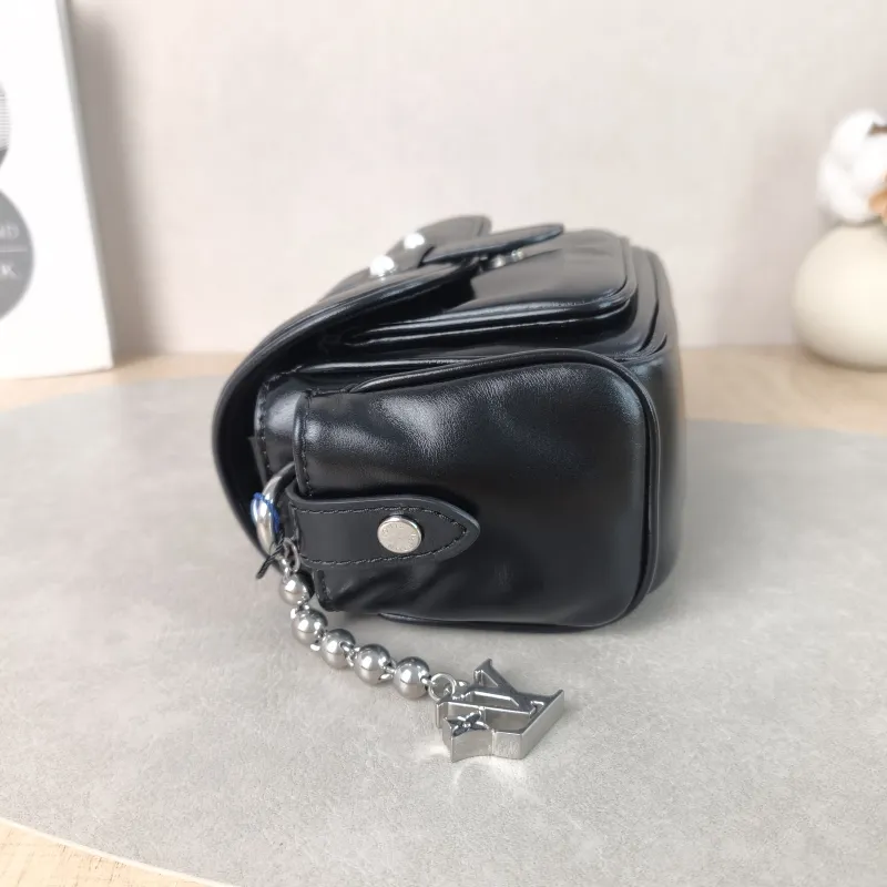 Louis Vuitton Crossbody Bag CARGO Camera Bag Black Calfskinmini23 × 10 × 14 cm — detail view 5 of 13
