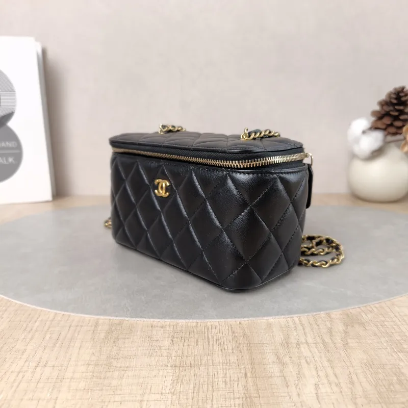 Chanel Crossbody Bag Edition Black Lambskin One Size17 × 8 × 9.5 cm — cover view 2 of 5