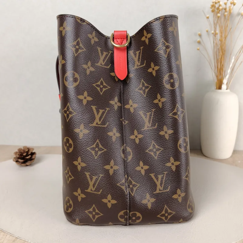 Louis Vuitton Shoulder Bag NÉONOÉ Bucket Bag PVC Medium 26 × 17.5 × 26 cm — detail view 4 of 9