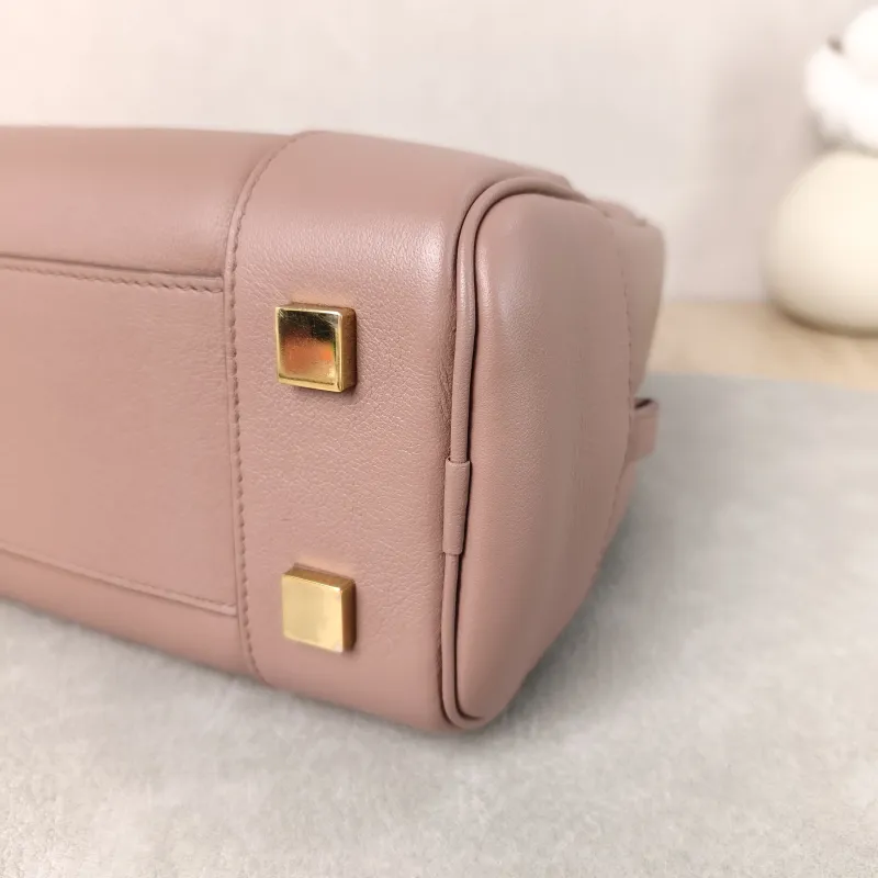 LOEWE Crossbody Bag amazona 19 Calfskin One Size 24 × 19 × 15 cm — detail view 8 of 13
