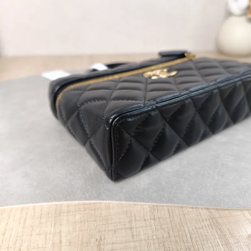 Chanel Crossbody Bag lp Box Bag Black Lambskin One Size 19.5 × 5 × 17 cm — detail view 2 of 12