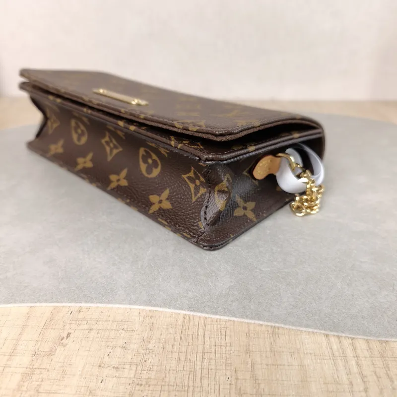 Louis Vuitton Crossbody Bag LILY Chain Bagwoc Monogram PVC 21 × 3.5 × 10.5 cm — detail view 6 of 10