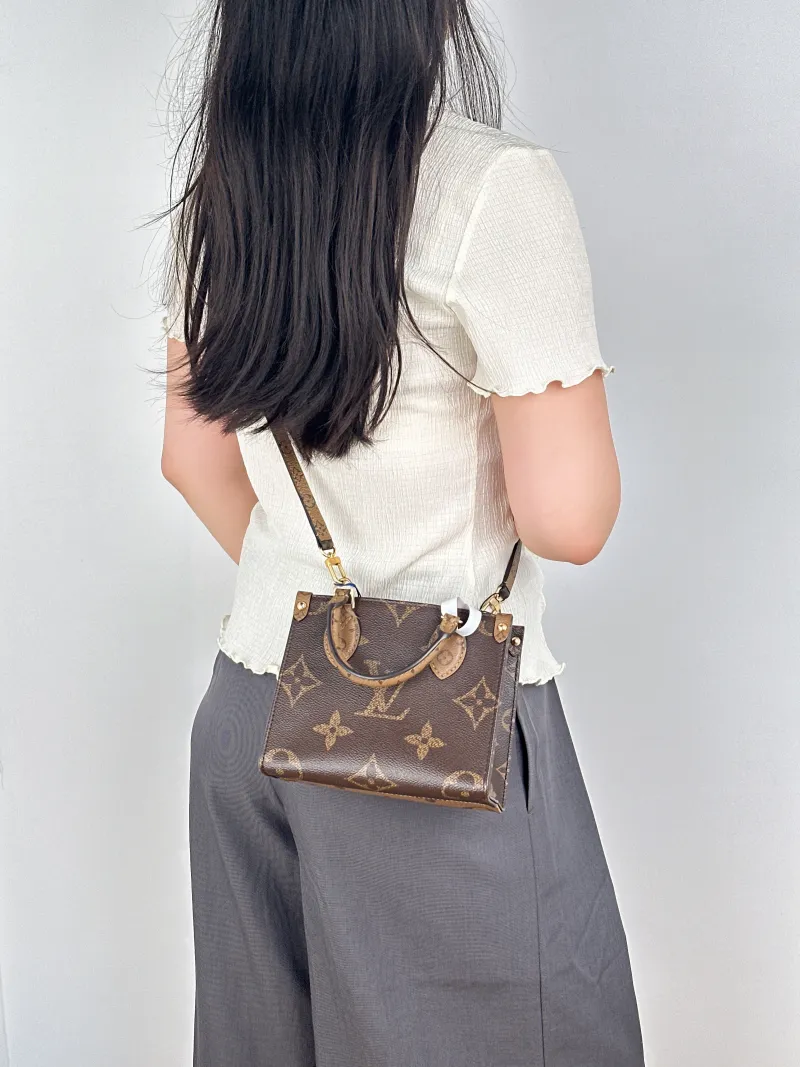 Louis Vuitton Crossbody Bag Onthego BB Monogram PVCBB18 × 8.5 × 15 cm — on-model view 2 of 3