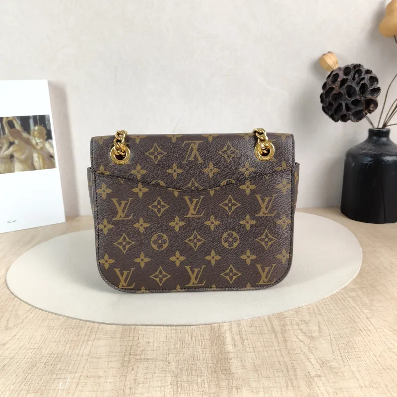 Louis Vuitton Crossbody Bag Passy Messenger Bag Monogram PVC Small23 × 9 × 17 cm — cover view 5 of 5