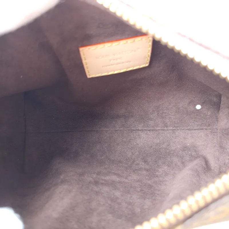 Louis Vuitton Shoulder Bag Pochette Hills Monogram PVC One Size 18.5 × 6.5 × 11 cm — detail view 8 of 11