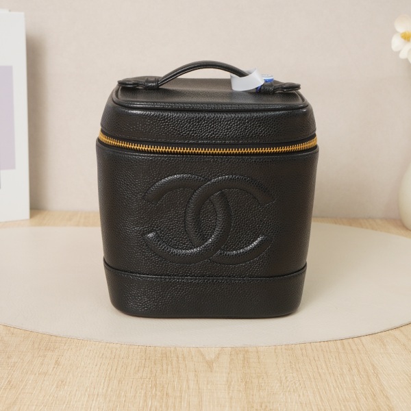 Chanel Black with Gold-Tone Hardware Calfskin7 · Authenticity Card · 15 × 12 × 16.5 cm