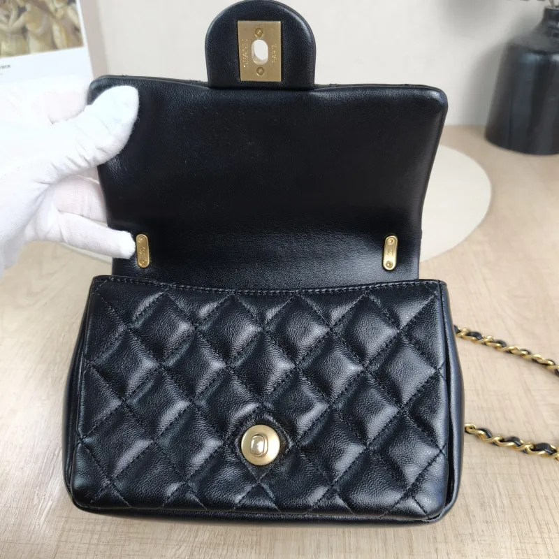 Chanel Crossbody Bag Pearl Black Lambskinmini17 × 5 × 12.5 cm — detail view 12 of 12