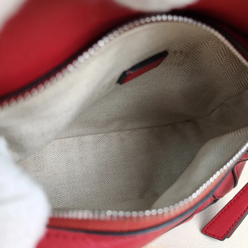 LOEWE Crossbody Bag Puzzle Red Calfskinmini18 × 8 × 12.5 cm — detail view 12 of 12