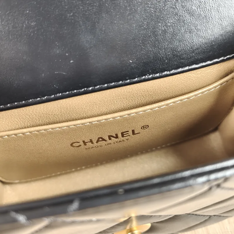 Chanel Crossbody Bag Black Calfskin Small 19 × 8 × 12 cm — detail view 3 of 11