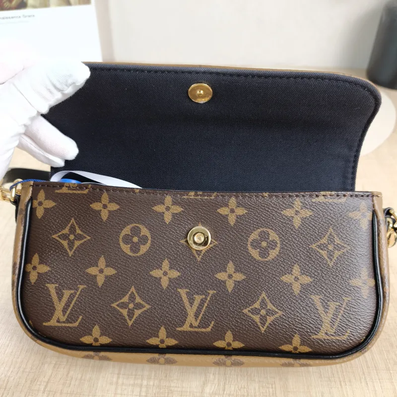 Louis Vuitton Crossbody Bag IVY Monogram PVC Small23.5 × 4.3 × 12 cm — detail view 4 of 13
