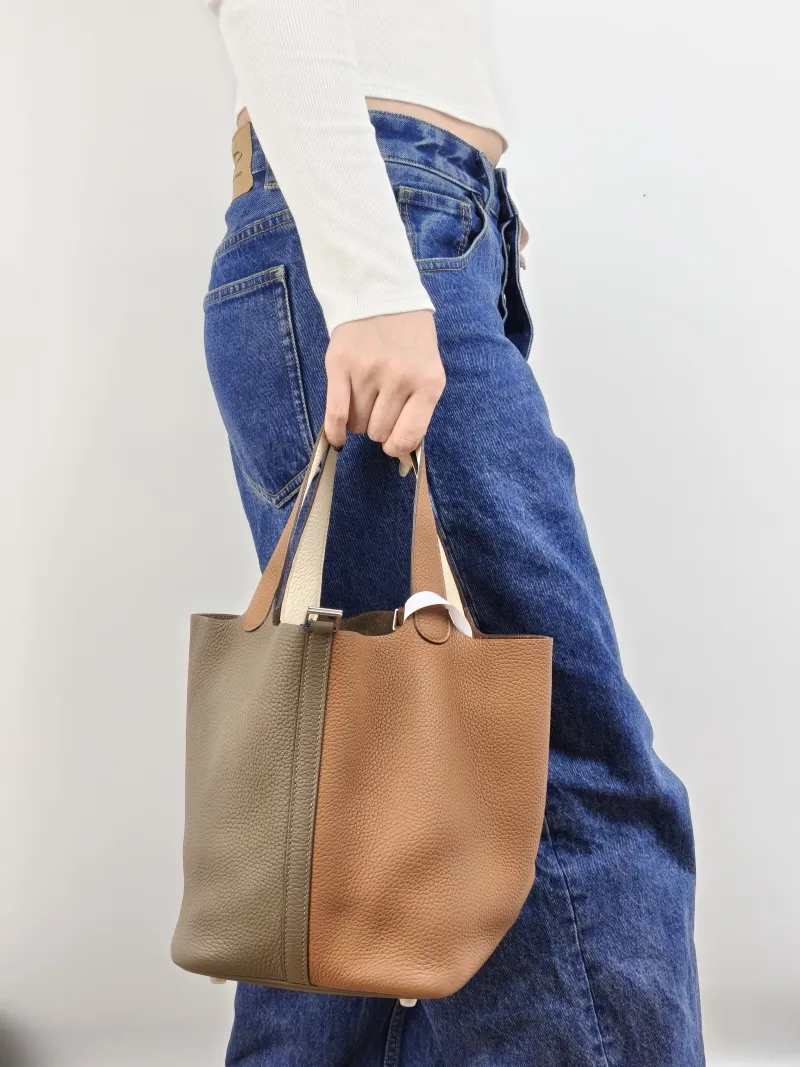Hermès Top Handle Bag Picotin Lock 22 22 37 Brown · 18 · I2 TC Calfskin Medium 22 × 17 × 21 cm Z — on-model view 1 of 2