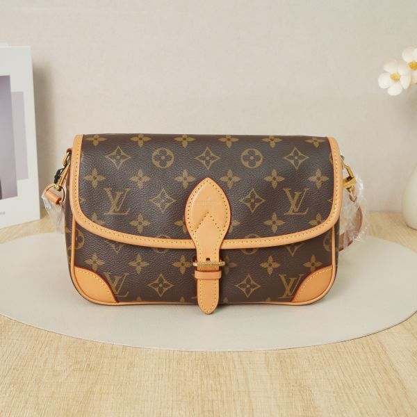 Louis Vuitton Crossbody Bag Diane Baguette Bag Shoulder Strap PVC24 × 9 × 15 cm