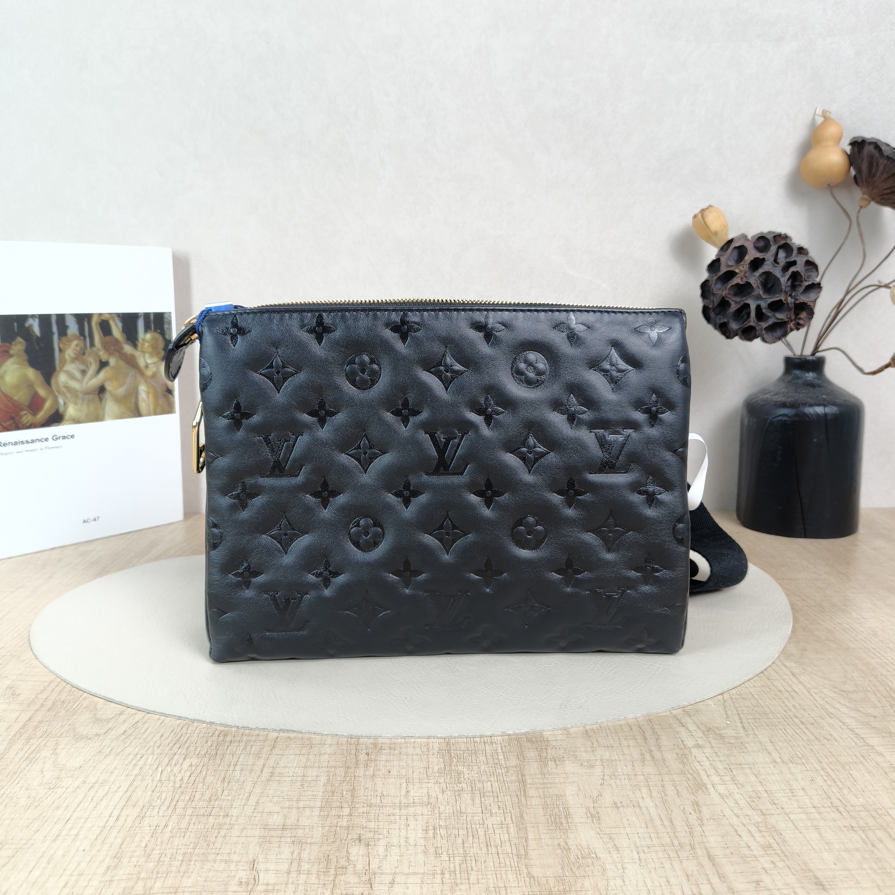 Louis Vuitton Crossbody Bag Coussin Black Lambskin Small26 × 12 × 20 cm