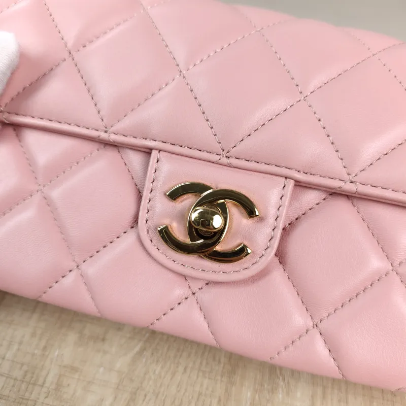 Chanel Crossbody Bag Collection Baguette Bag Pink Lambskin Small 21.5 × 4 × 12 cm — detail view 1 of 11
