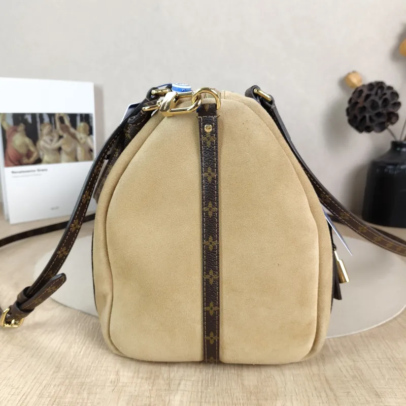 Louis Vuitton Shoulder Bag EXPRESS Shoulder Bag Suede Medium 36 × 18.5 × 24 cm — detail view 9 of 10