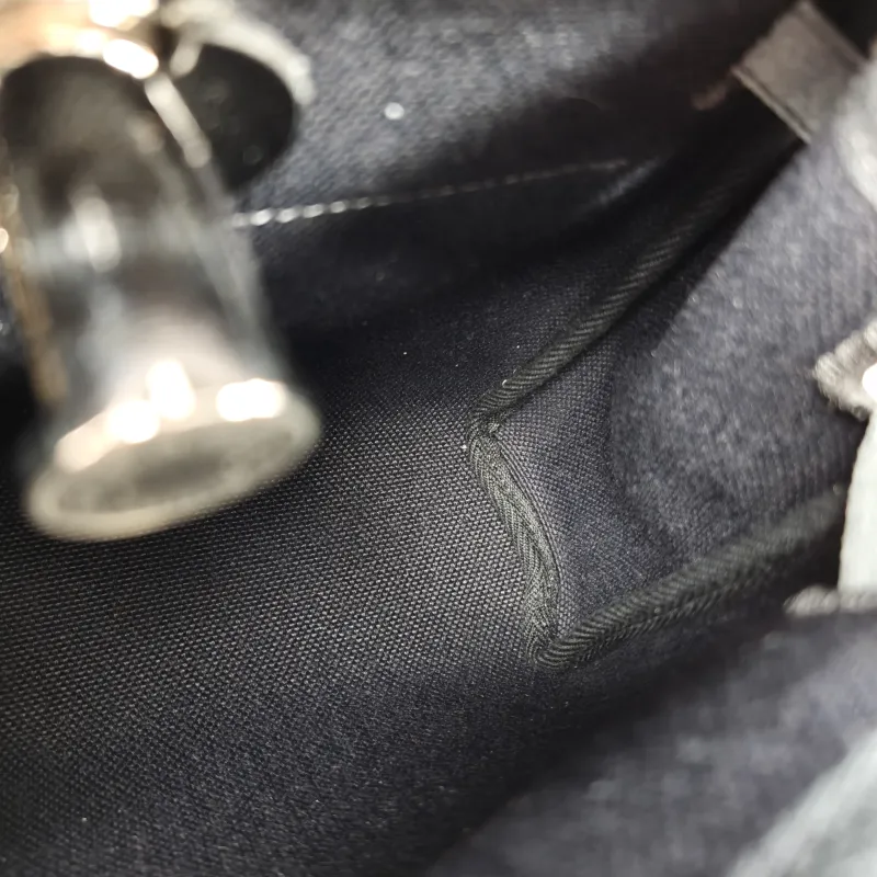 Hermès Crossbody Bag Herbag Zip 20Black Calfskin，Canvasmini20.5 × 7 × 16.5 cm — detail view 2 of 15
