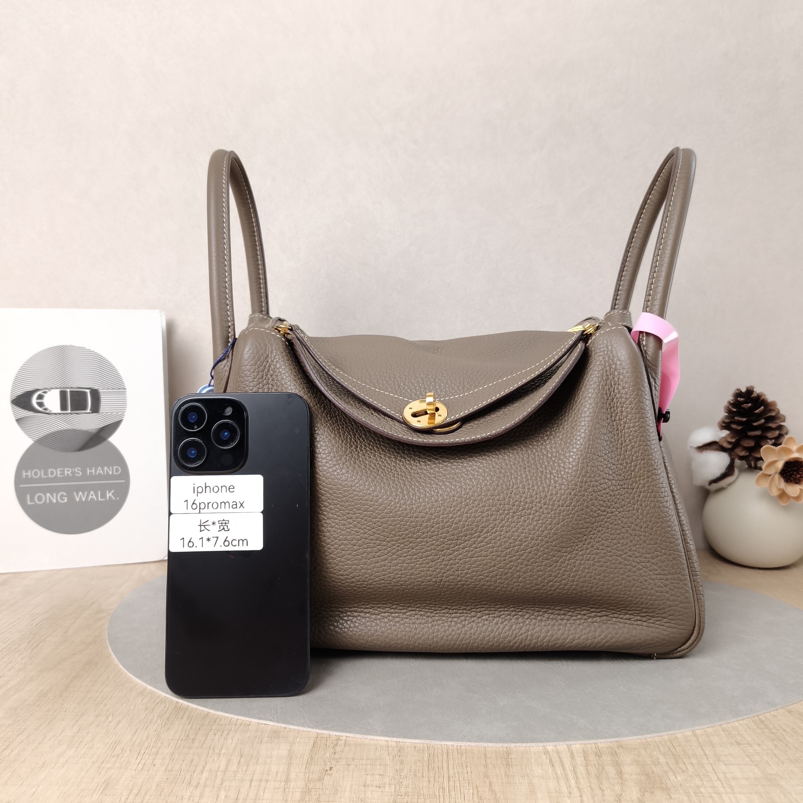 Hermès Shoulder Bag Lindy 30 Clemence Taurillon TC Calfskin Medium30 × 15 × 19 cm — cover view 4 of 5