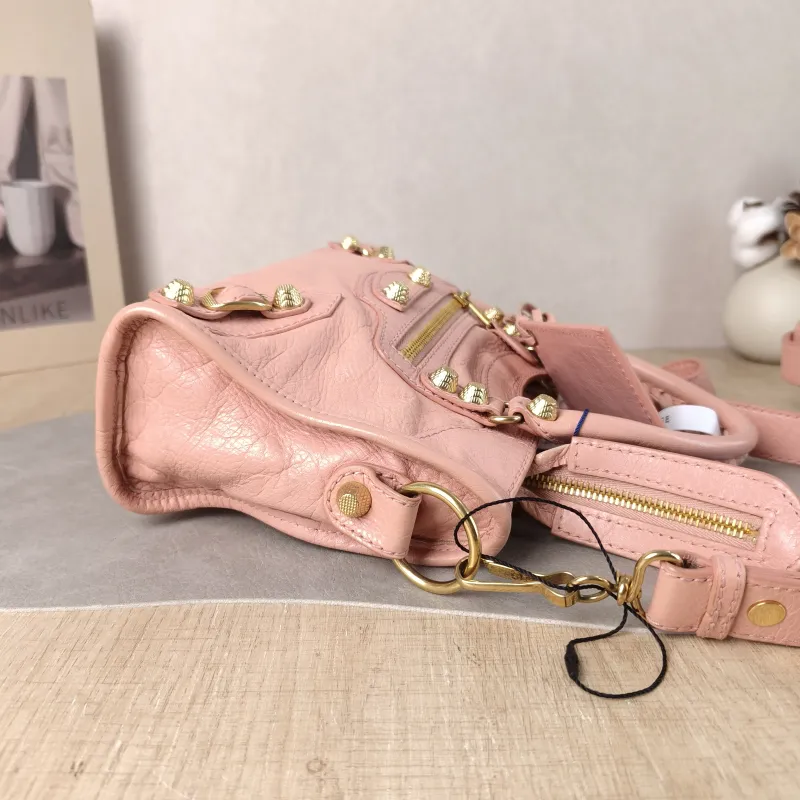 BALENCIAGA Crossbody Bag neo cagole Pink Lambskin Small 24 × 5 × 15 cm — detail view 4 of 12