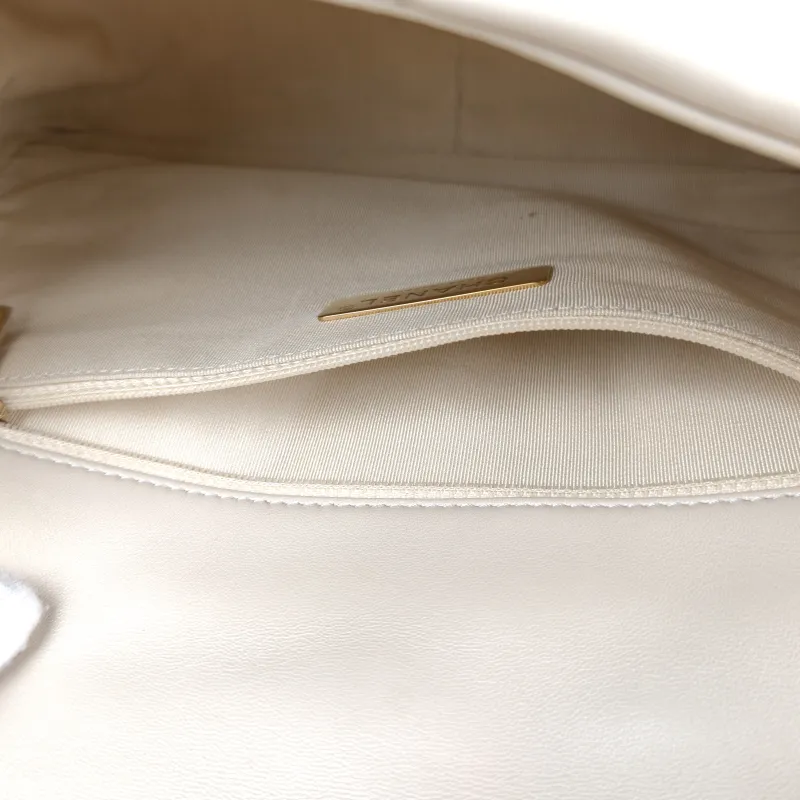 Chanel Crossbody Bag 19Bag Beige Lambskin Small 26 × 9 × 16 cm 30 — detail view 11 of 15