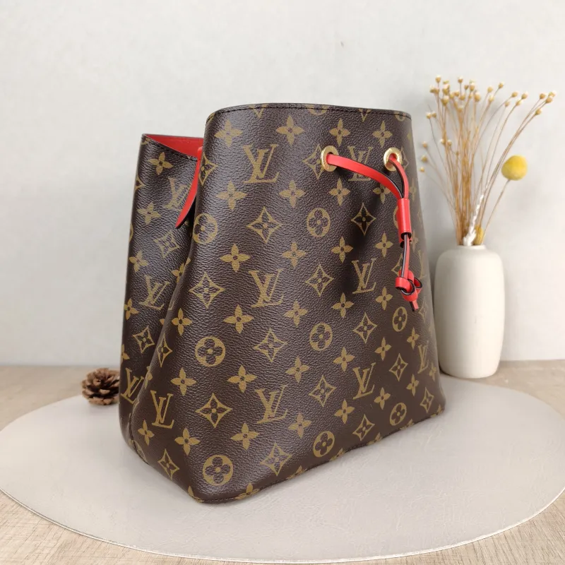 Louis Vuitton Shoulder Bag NÉONOÉ Bucket Bag PVC Medium 26 × 17.5 × 26 cm — cover view 3 of 5