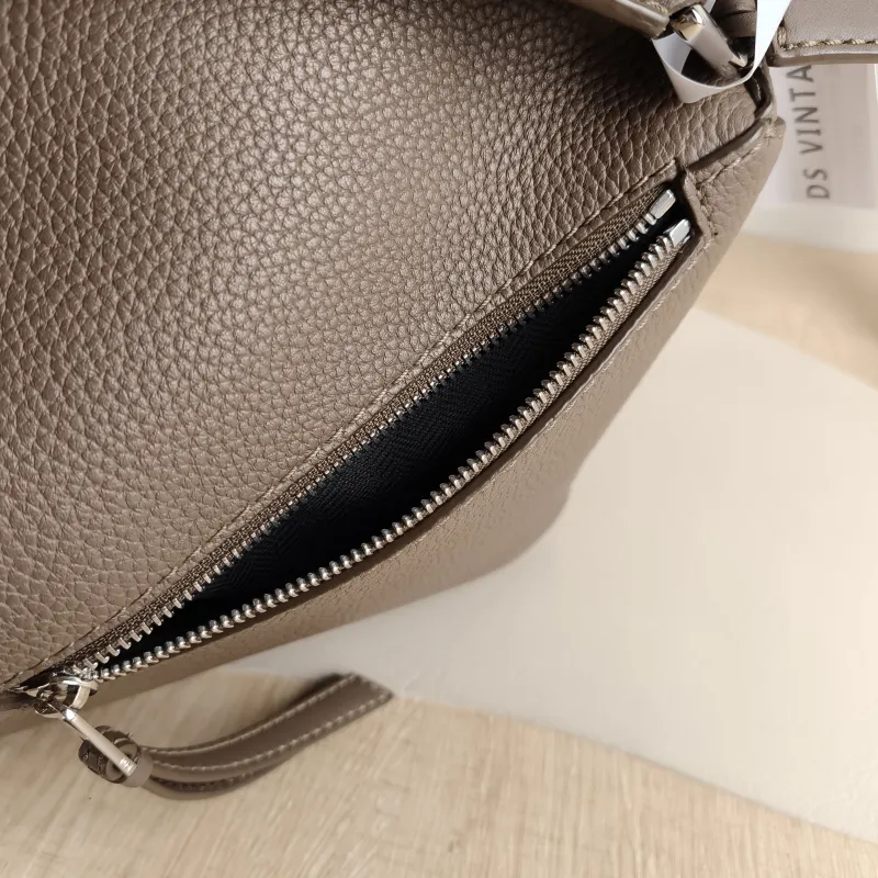 LOEWE Crossbody Bag Puzzle Brown Calfskin Medium 29 × 14 × 19.5 cm — detail view 3 of 12