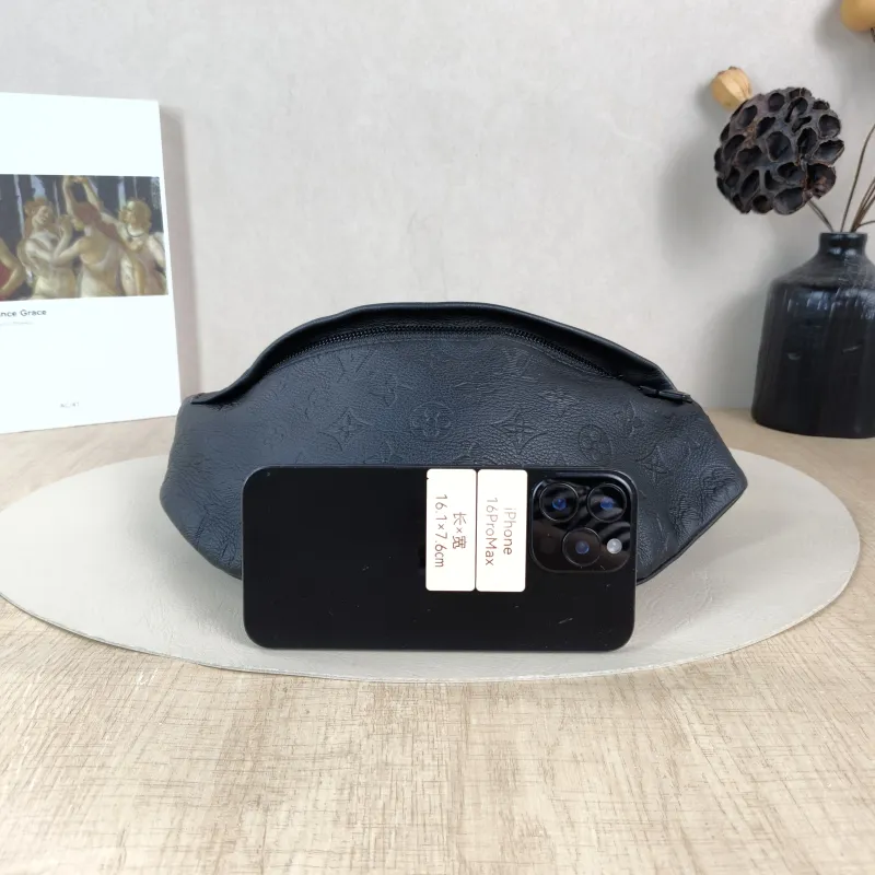 Louis Vuitton Belt Bag DISCOVERY Belt Bag Black Calfskin Small 44 × 9 × 15 cm — cover view 4 of 5