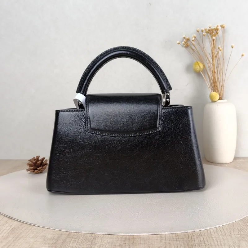 Louis Vuitton Crossbody Bag Capucines East West Black Calfskin BB 26.5 × 8 × 14 cm — cover view 3 of 5