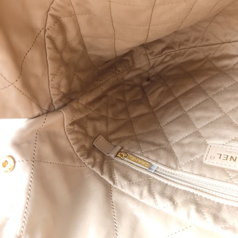 Chanel Shoulder Bag22Bag Taupe Calfskin Small35 × 7 × 37 cm — detail view 4 of 17