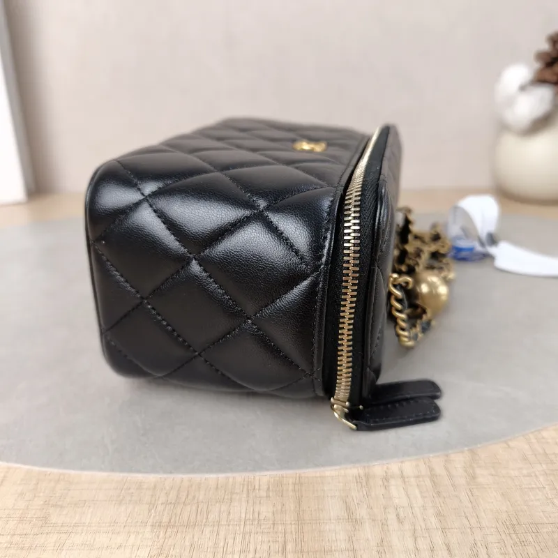 Chanel Crossbody Bag Edition Black Lambskin One Size17 × 8 × 9.5 cm — detail view 15 of 15