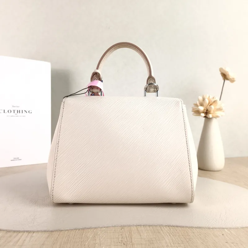Louis Vuitton Crossbody Bag CLUNY White Epi Embossed Calfskin Mini 20 × 7.5 × 16 cm — cover view 3 of 5
