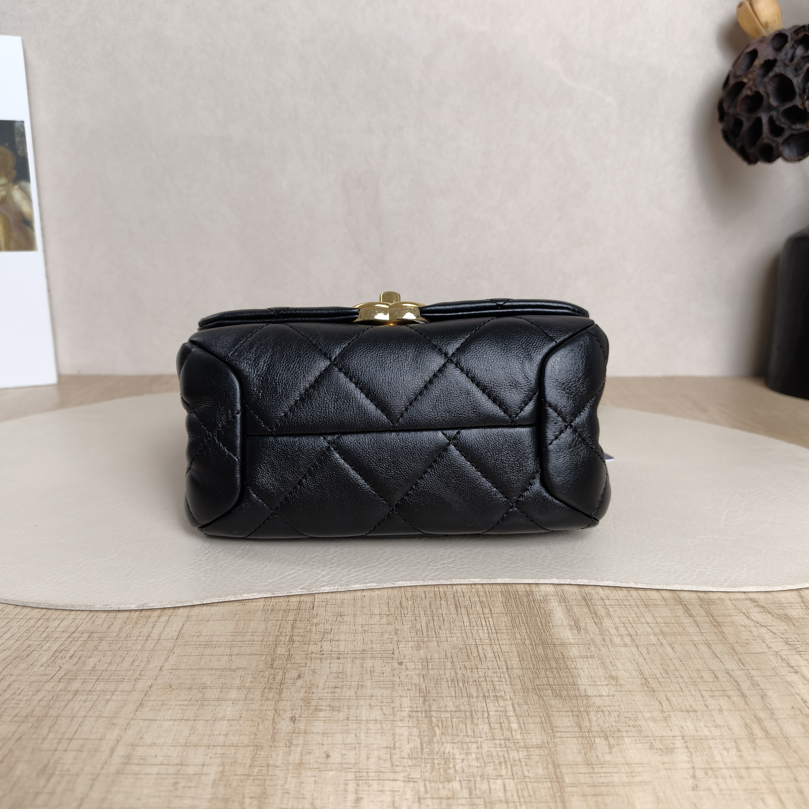 Chanel Crossbody Bag 22a Black Lambskinmini17 × 9 × 12 cm — cover view 4 of 5