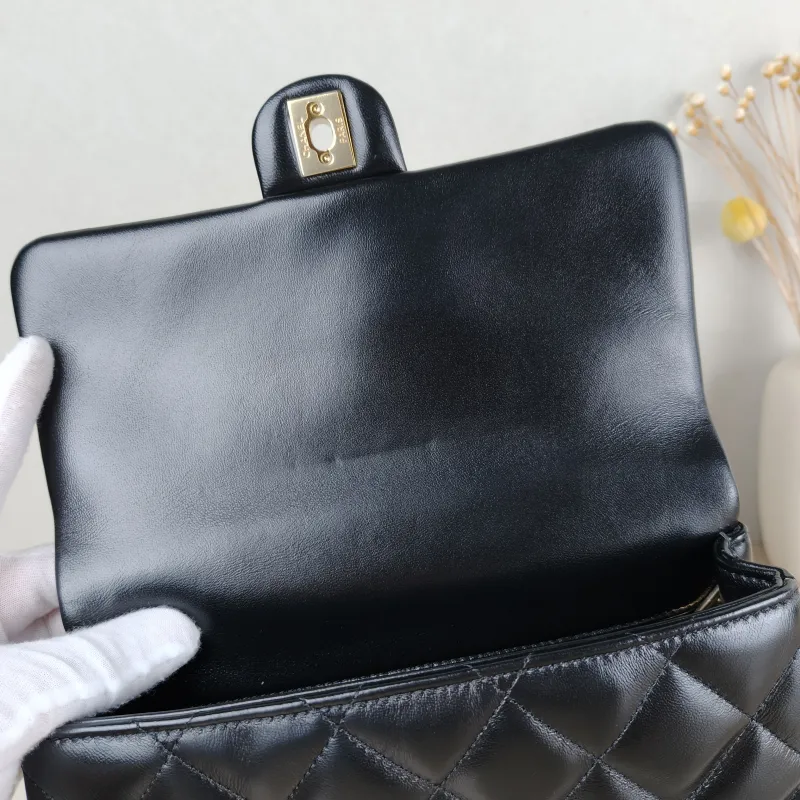 Chanel Crossbody Bag 23a Black SL ambskin Medium 25 × 10 × 16 cm — detail view 8 of 14