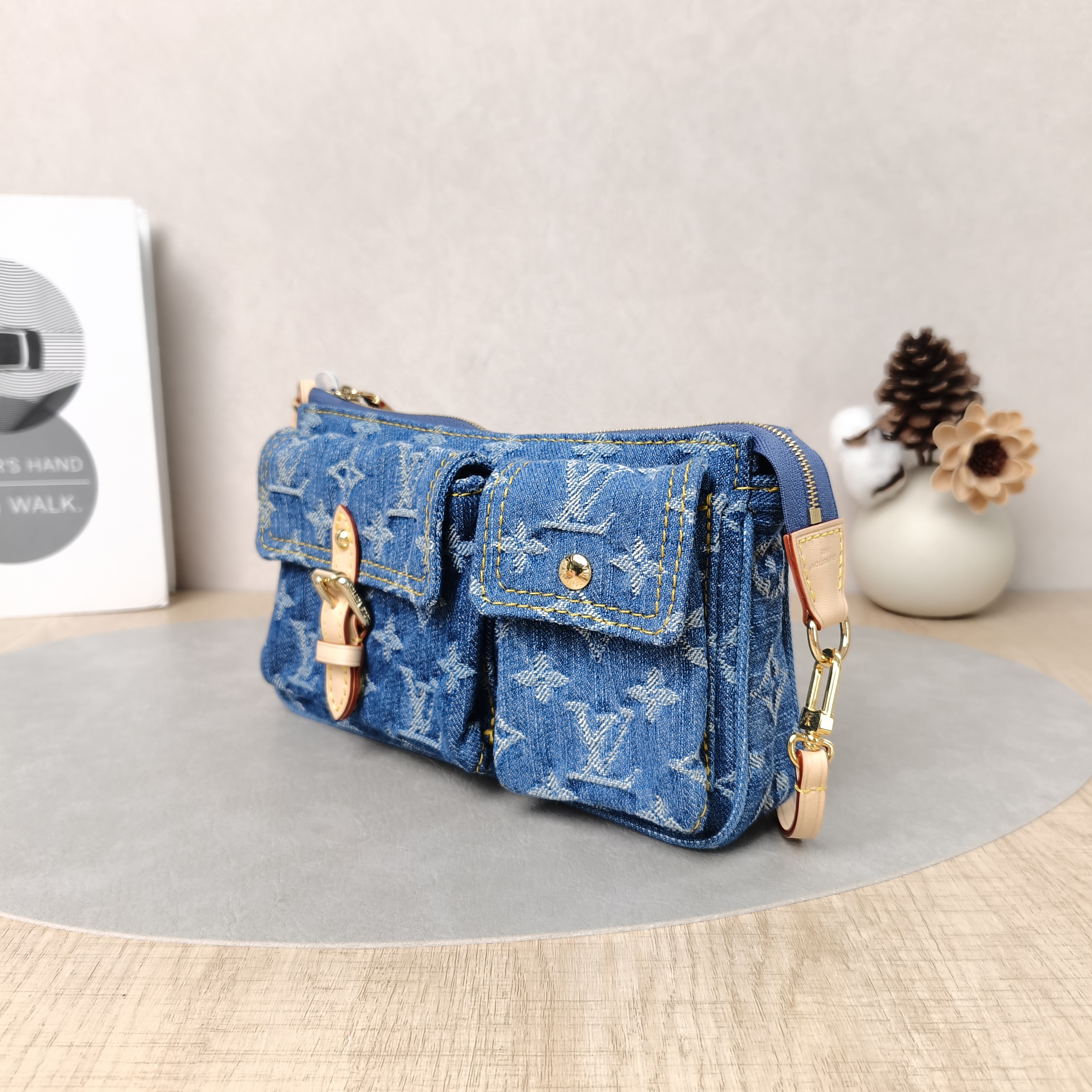 Louis Vuitton Shoulder Bag Pochette Accessories Cargo One Size23.5 × 3 × 14 cm — cover view 6 of 6