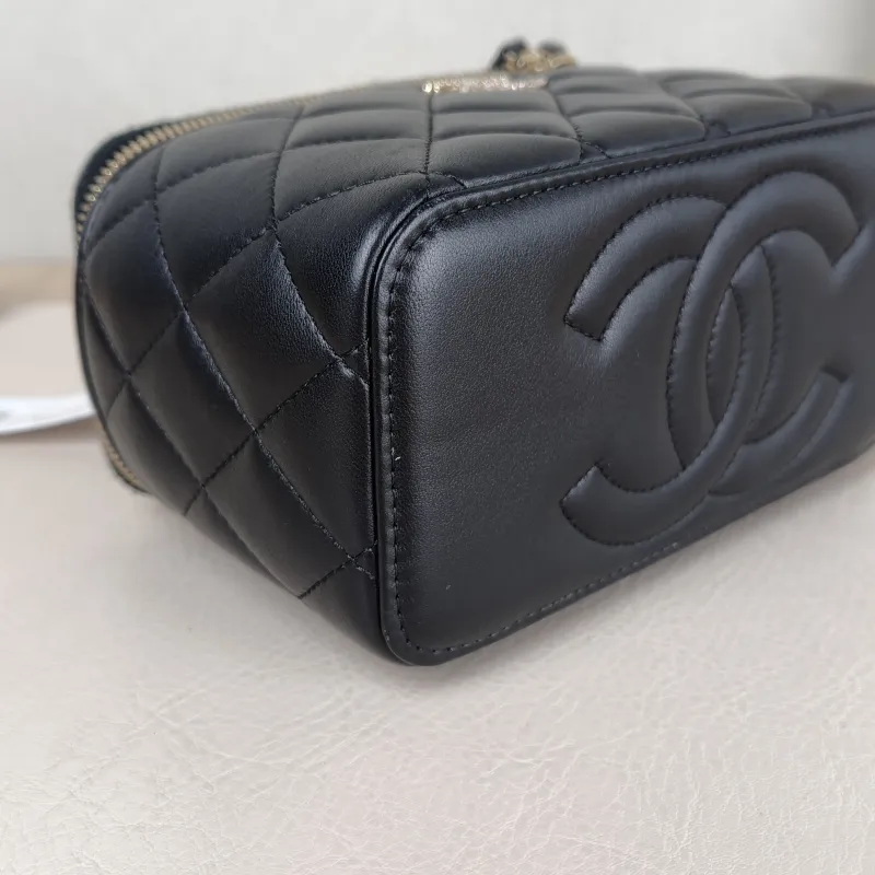Chanel Crossbody Bag Black Lambskin One Size 16 × 8 × 9.5 cm — detail view 4 of 14