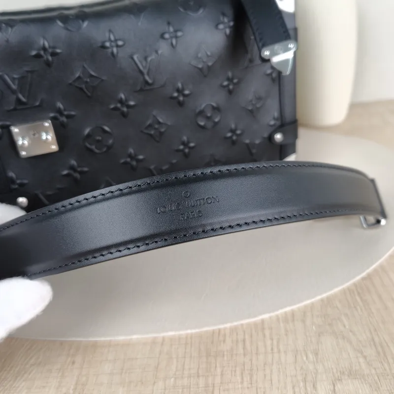Louis Vuitton Crossbody Bag Side Trunk Box Black Calfskin Medium23.5 × 8.5 × 16 cm — detail view 6 of 12