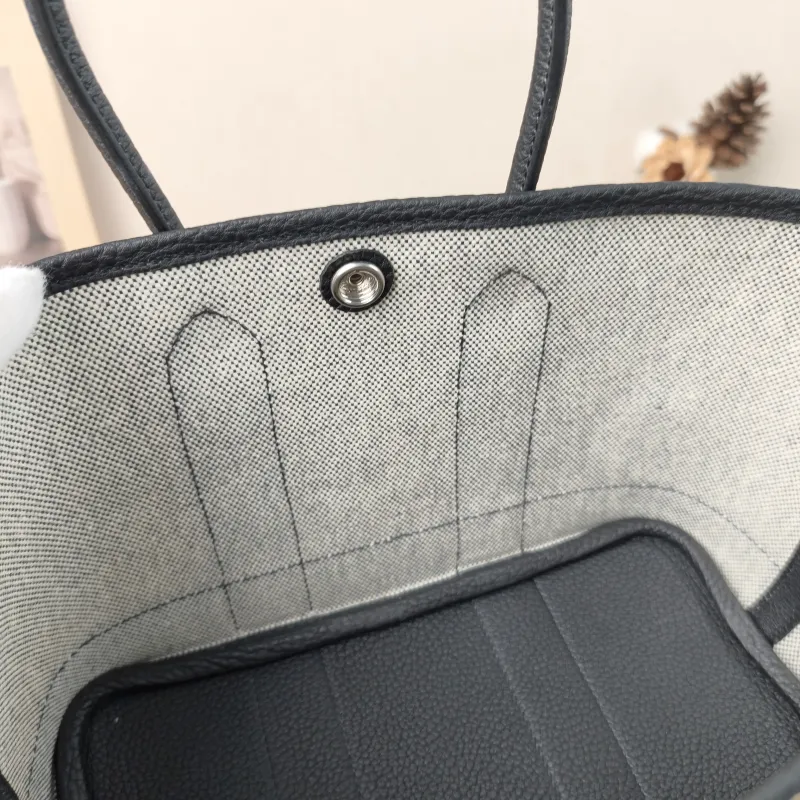 Hermès Top Handle Bag Neo Garden 23 Mini Black · Beige Canvas · Negonda Calfskin Mini 23 × 10 × 16 cm G — detail view 8 of 11