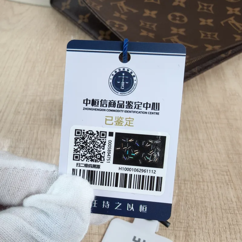 Louis Vuitton Clutch26 Monogram PVC Large25 × 5.5 × 20 cm — detail view 6 of 9