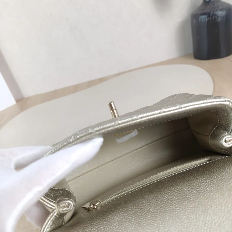 Chanel Crossbody Bag Coco Handle​ Grained Calfskin Mini 19 × 9 × 13 cm — detail view 6 of 12