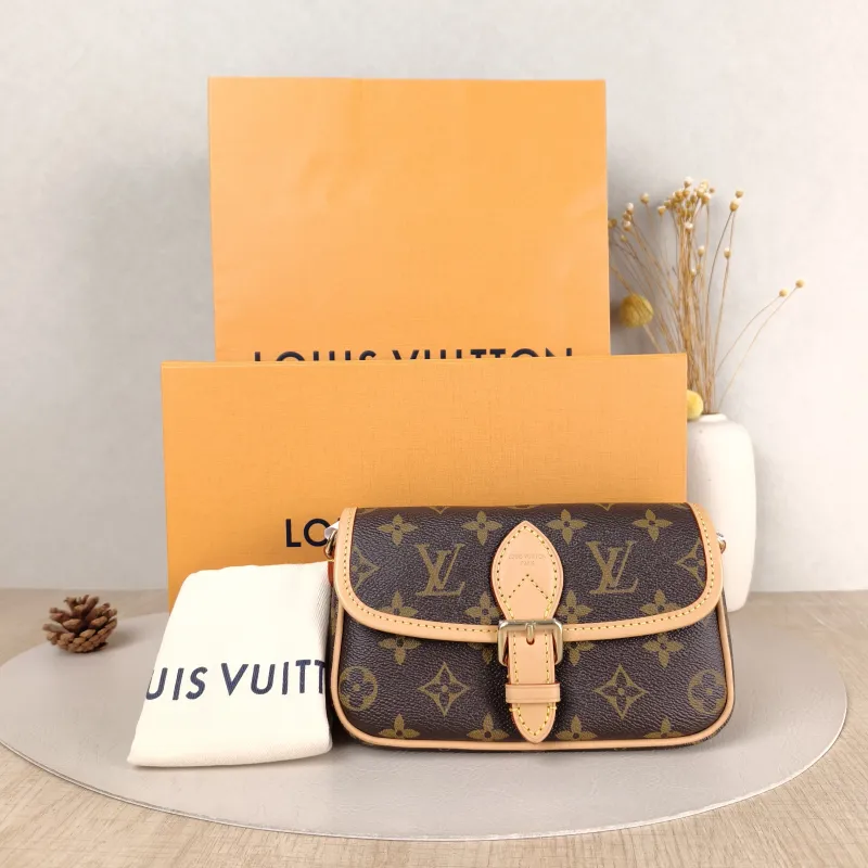 Louis Vuitton Crossbody Bag Diane Baguette Bag Monogram PVC nano 19 × 6 × 10.5 cm — cover view 4 of 6