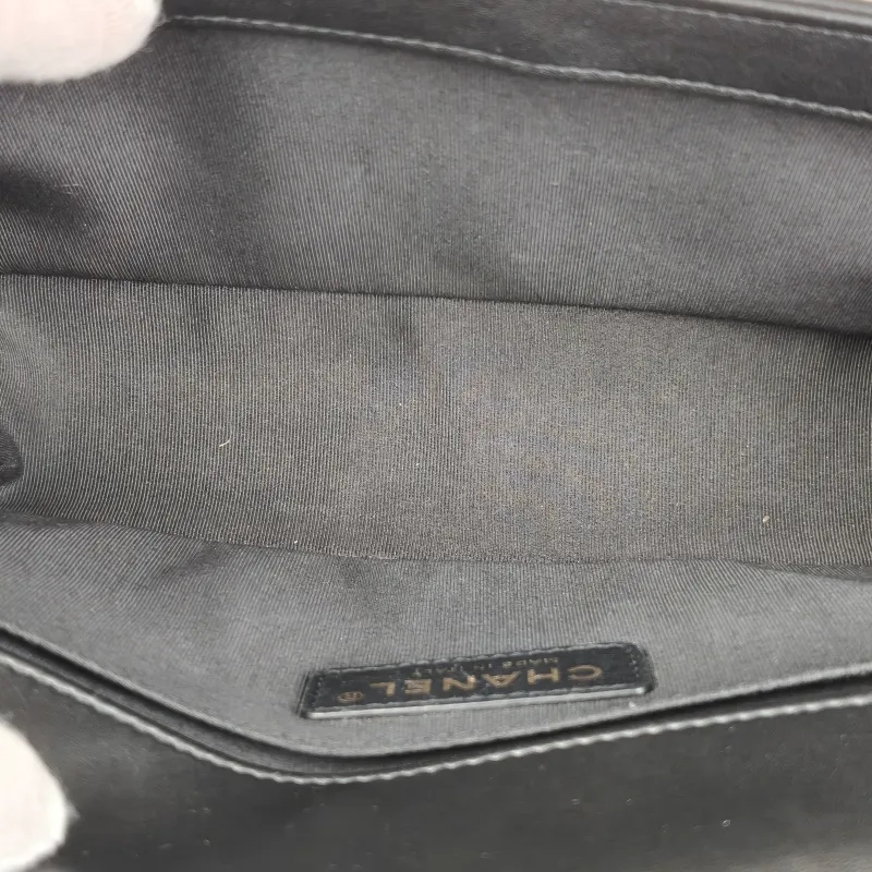 Chanel Crossbody Bag Le Boy​Black Calfskin25 × 9 × 15 cm — detail view 15 of 15