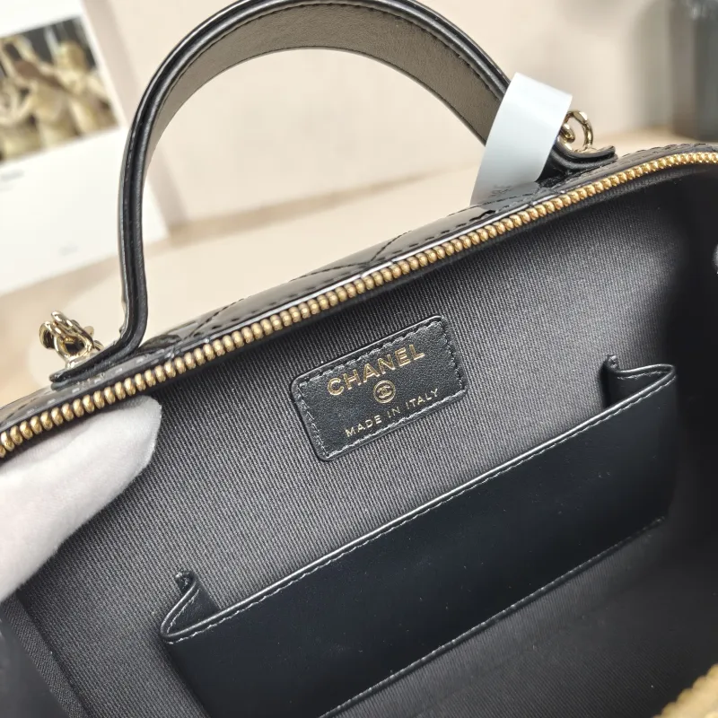 Chanel Crossbody Bag25b Black Patent Leathermini19.5 × 8.5 × 12 cm — detail view 8 of 12
