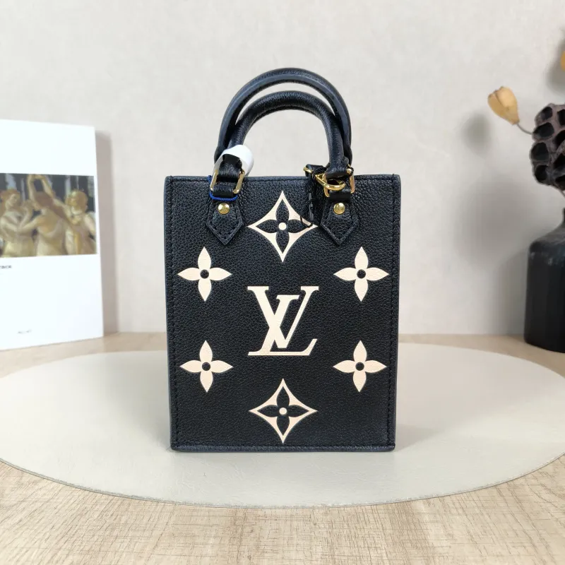 Louis Vuitton Crossbody Bag PETIT SAC PLAT Mini Calfskinmini14 × 5 × 17 cm — cover view 3 of 5