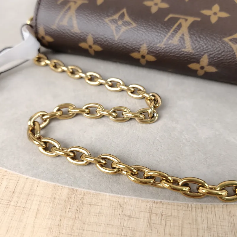 Louis Vuitton Crossbody Bag IVY Monogram PVC Small 23.5 × 4.3 × 12 cm — detail view 4 of 12