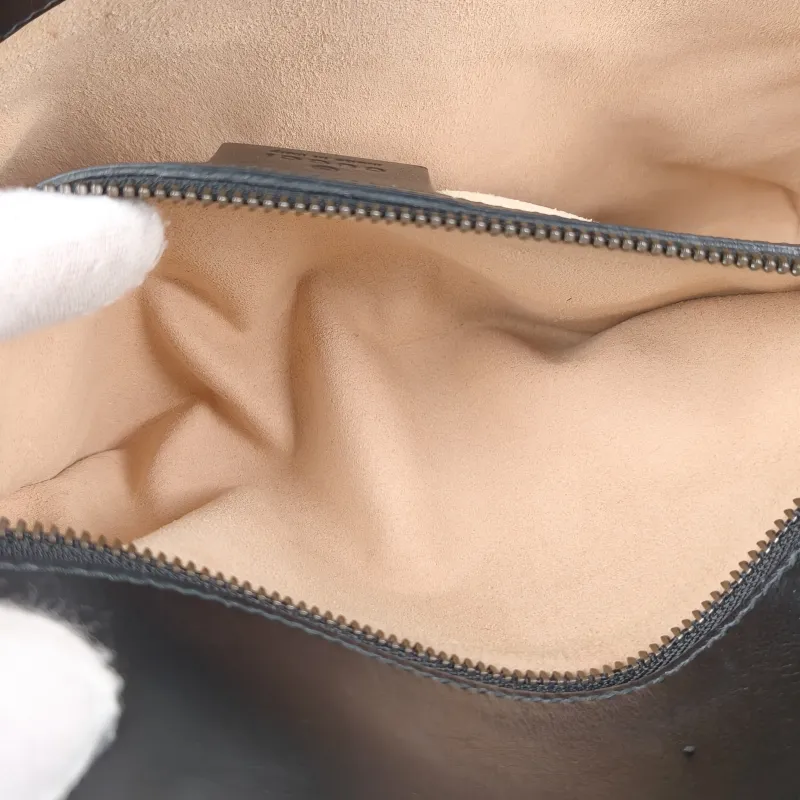 GUCCI Crossbody Bag GG Marmont Medium Marmont 26 Black CC alfskin Medium 26 × 7 × 15 cm — detail view 1 of 13