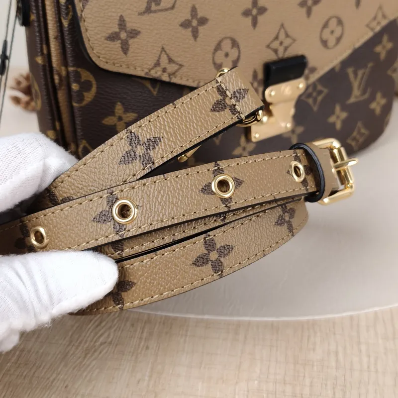 Louis Vuitton Crossbody Bag Pochette Métis Monogram Colorblock PVC Medium 25 × 7 × 19 cm — detail view 11 of 13