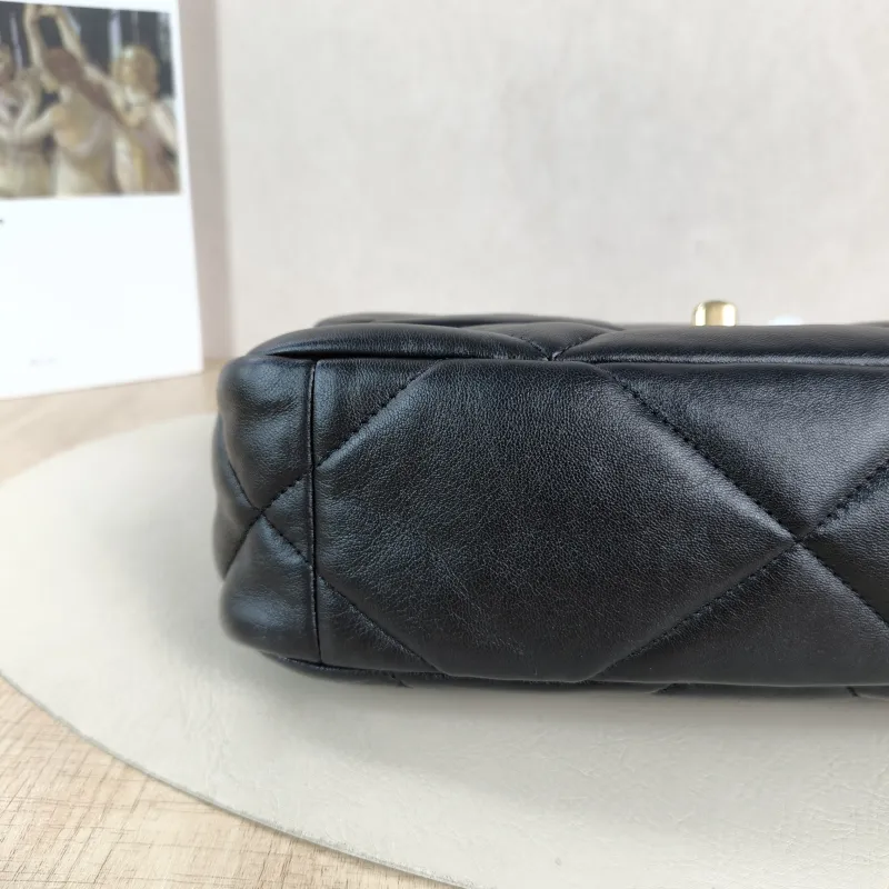 Chanel Crossbody Bag 19Bag Black SL ambskin Small 26 × 9 × 16 cm — detail view 7 of 11