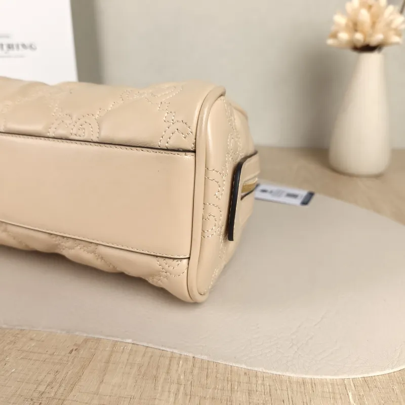 GUCCI Crossbody Bag GG matelasse Taupe Calfskin Mini 19 × 11 × 13 cm — detail view 9 of 10